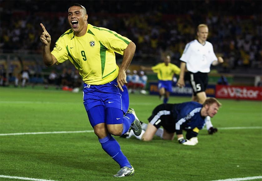 R9 Ronaldo wearing Mercurial RGN